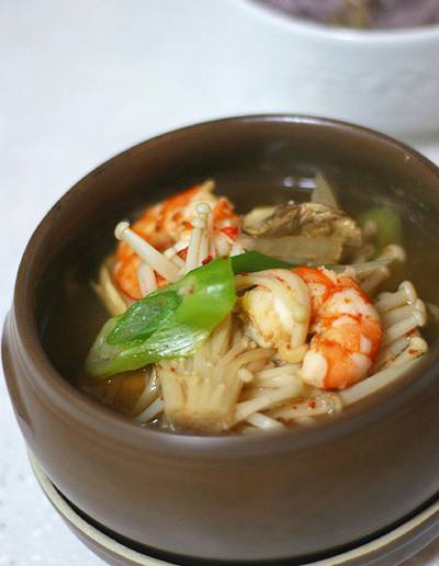 CANH TÔM CAY NẤU NẤM KIM CHÂM